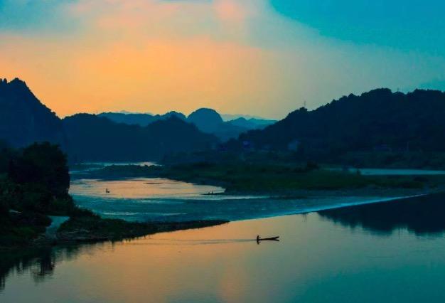 一片清心在玉壶是什么意思，一片冰心在玉壶,是什么意思（李白的这首诗只有4句）