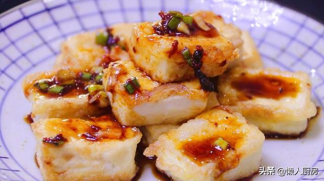 鸡蛋煎豆腐的家常做法，用调料蘸着吃太香了