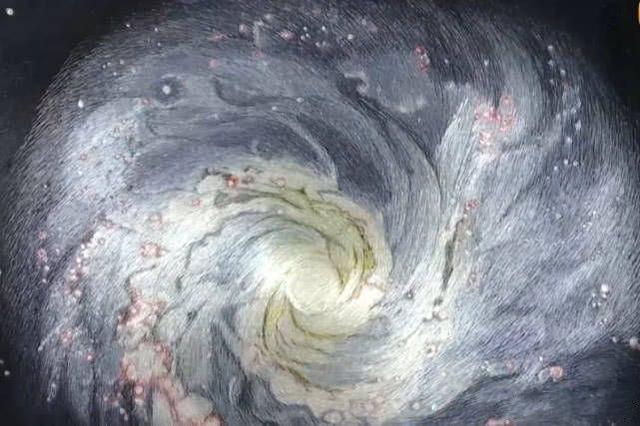 唯美星空怎么画出来，怎么画出美丽的星空（美女用一根针“画”出万种绚丽星空）