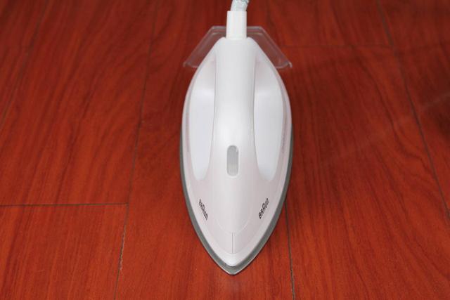 如何正确使用蒸汽电熨斗，电蒸汽熨斗怎么使用（一键熨烫蒸汽熨斗了解下）