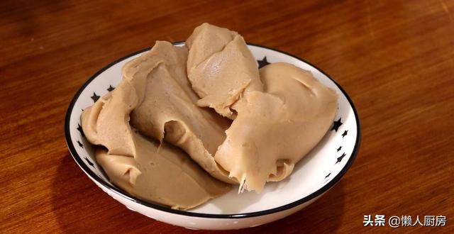 栗子饼的制作方法，栗子鸡蛋饼的制作方法（教你做一道甜而不腻的栗子饼）