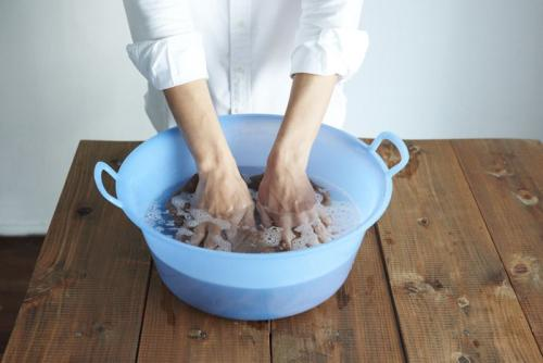 羽绒服能暴晒吗，羽绒服发霉可以在太阳下暴晒吗（羽绒服清洗小妙招）