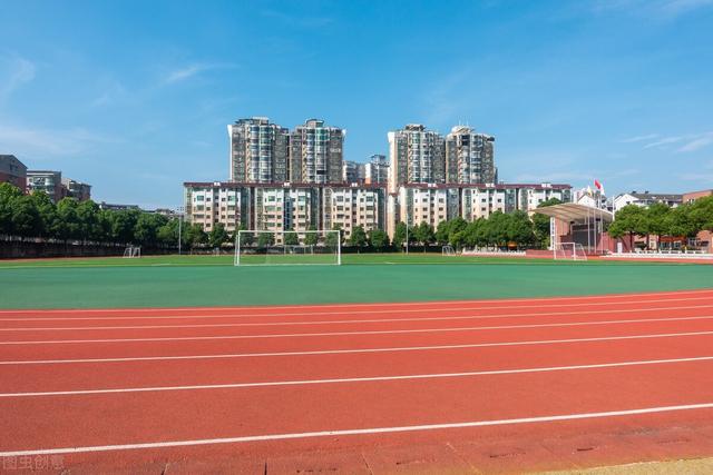 我的校园作文300字，我的校园生活作文300字锦集9篇（《我的校园》两篇）