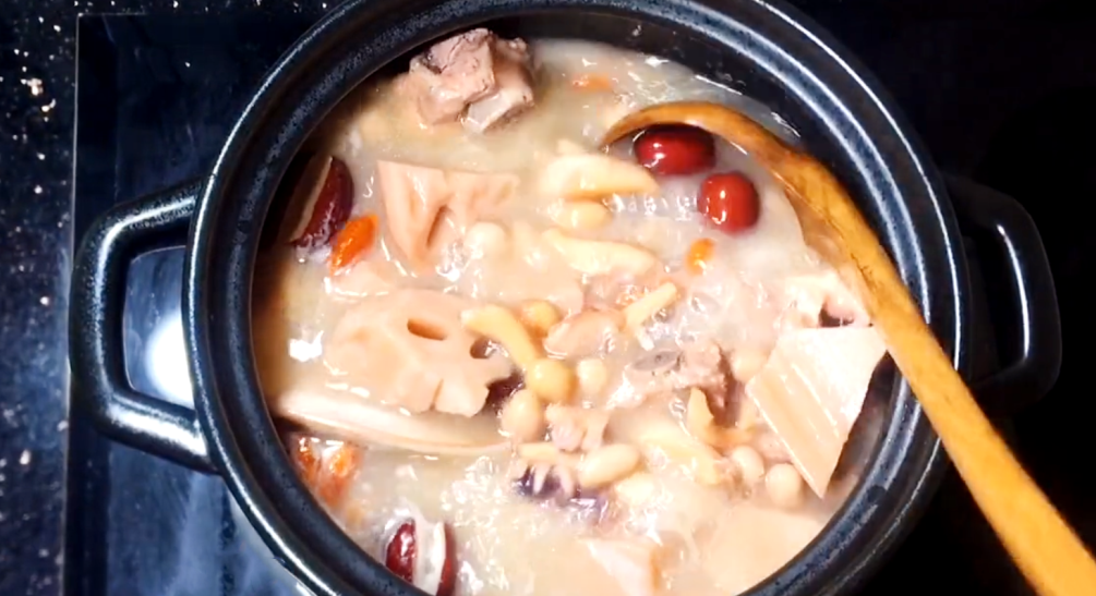 圖片[5]-【墨魚(yú)骨蓮藕湯】做法步驟圖 清熱補(bǔ)氣血 一口氣連喝2碗-起舞食譜網(wǎng)