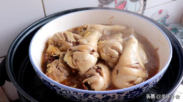 冻鸡腿怎么做好吃，冷冻鸡大腿怎么做好吃（鸡腿肉香酥烂）