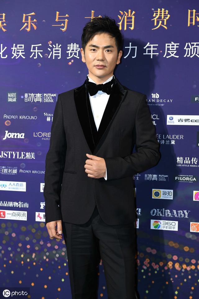 张晓龙陈思斯，张晓龙娶了同剧《甄嬛传》中的曹贵人（“最帅教授”张晓龙曾出演《甄嬛传》圈粉无数）