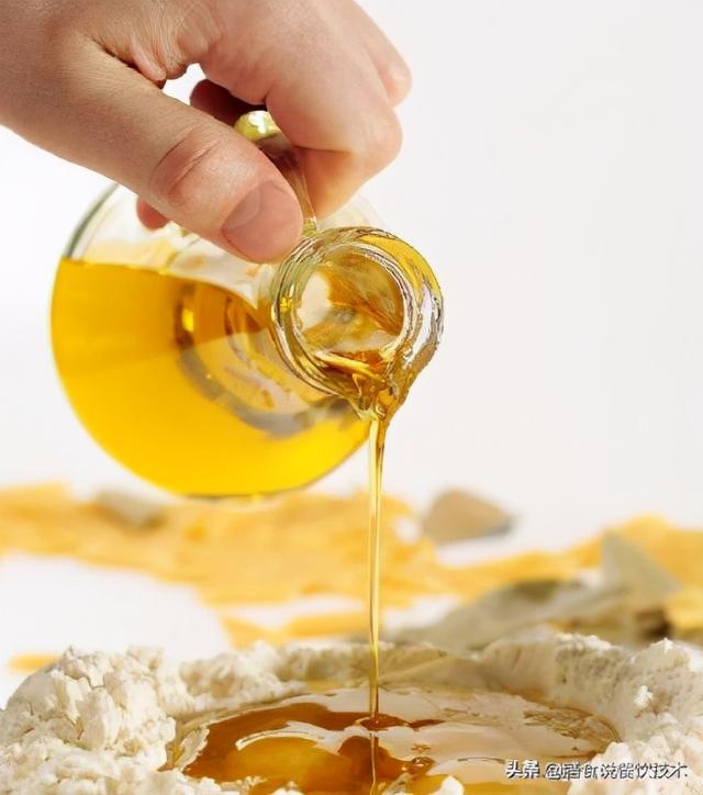色拉油是什么油，饭店用的色拉油是什么油（油，烹饪用的食用油）