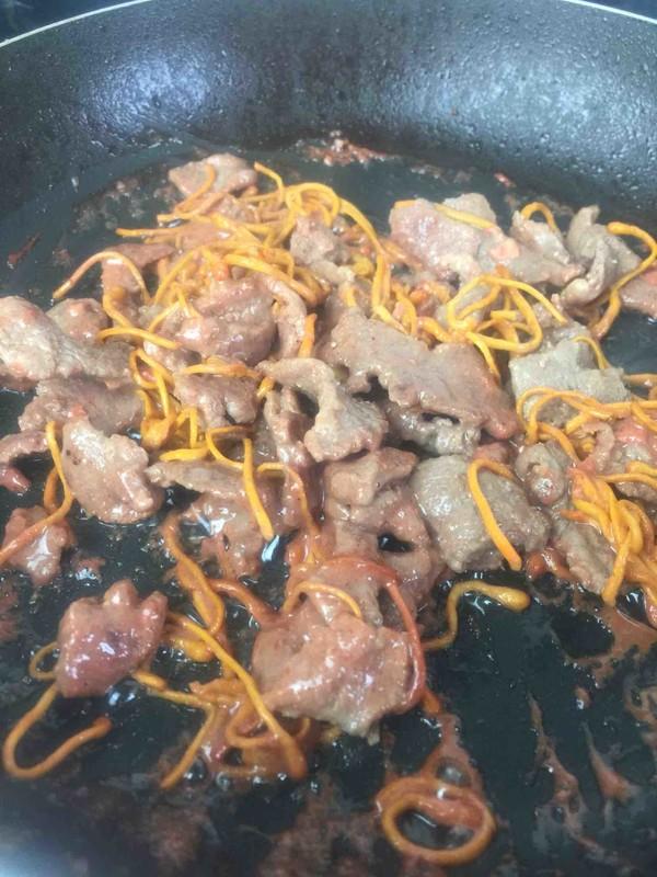 咳嗽能不能吃牛肉，感冒咳嗽可以吃牛肉吗（冬季此肉再贵也要吃）