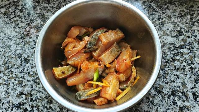 湖北糍粑鱼的做法，湖北的糍粑鱼是怎么做的（学会了轻松做给家人吃）