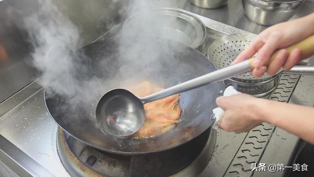 油焖大虾用什么虾，六种油焖大虾的做法（大虾怎能只煮或炸着吃）