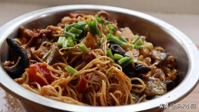 茄子焖面怎么做，怎样做焖面好吃又简单（比饭店大厨做的好吃）