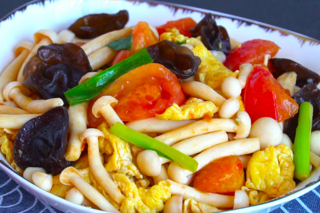 白玉菇不焯水有毒吗，白玉菇做汤用焯水吗（白玉菇这样做太美味了）