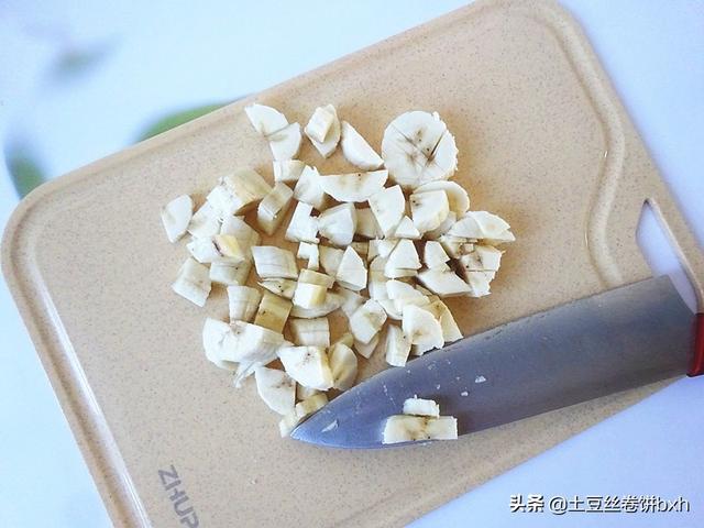 香蕉饼怎么做好吃又简单的做法，香蕉饼的做法（搅一搅就成的小饼）