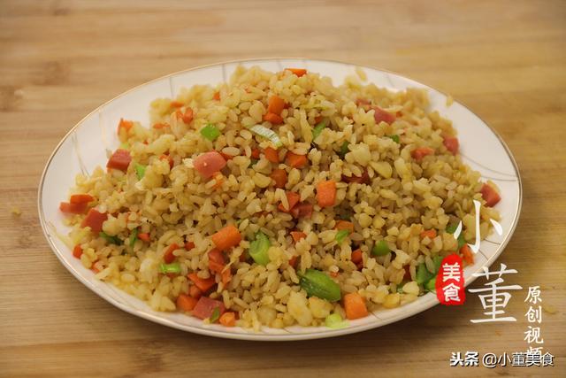蛋炒饭怎样做才好吃，最基础蛋炒饭的做法（做蛋炒饭不纠结）