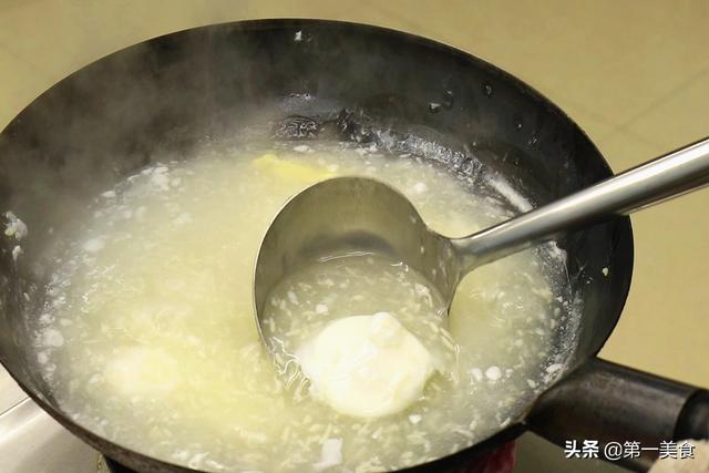 酒糟鸡蛋的做法，酒糟煮鸡蛋的做法（出锅个个完整）