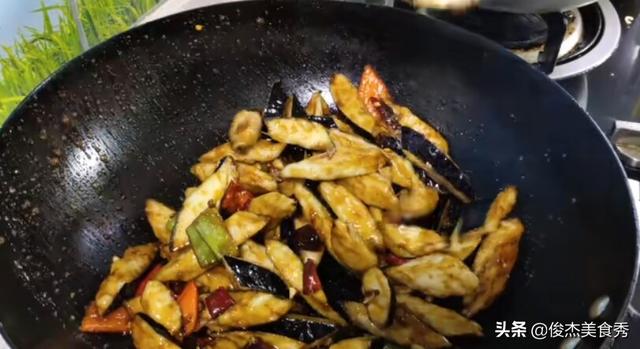 风味茄子的做法，风味茄子的做法图片（正宗鲁菜家常菜风味茄子的正确做法）