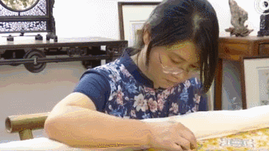 唯美星空怎么画出来，怎么画出美丽的星空（美女用一根针“画”出万种绚丽星空）