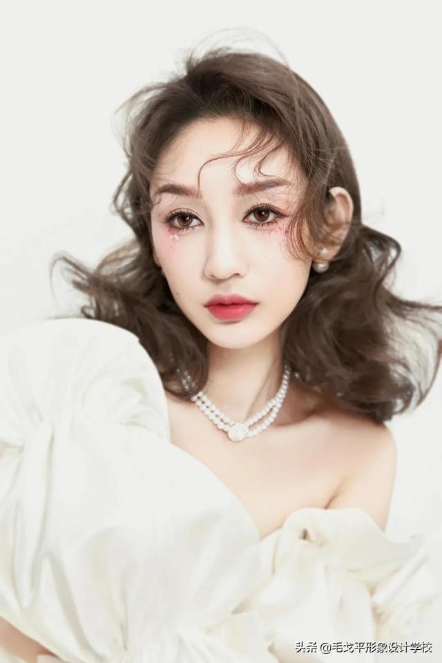 眼妆的技巧，眼影的化妆技巧（眼妆怎么画，干净自然不显脏）