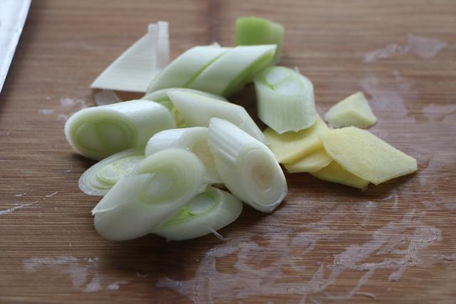 做蒸鸡腿的方法，鸡腿简单又好吃的做法