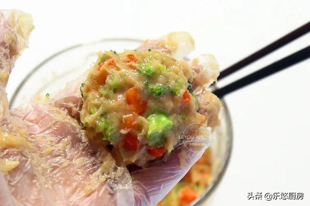 鸡肉饼的做法，汉堡鸡肉饼的做法（减肥也不用吃的太素）