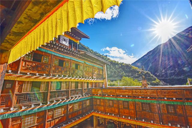 九寨沟海拔最高多少米，九寨沟海拔高度是多少米（中国最美的县城之一）