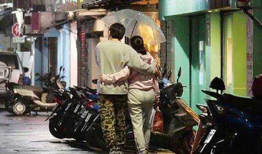 恋爱长跑结婚祝福语6，爱情长跑的结婚感言（47岁曾宝仪与男友外出吃饭）