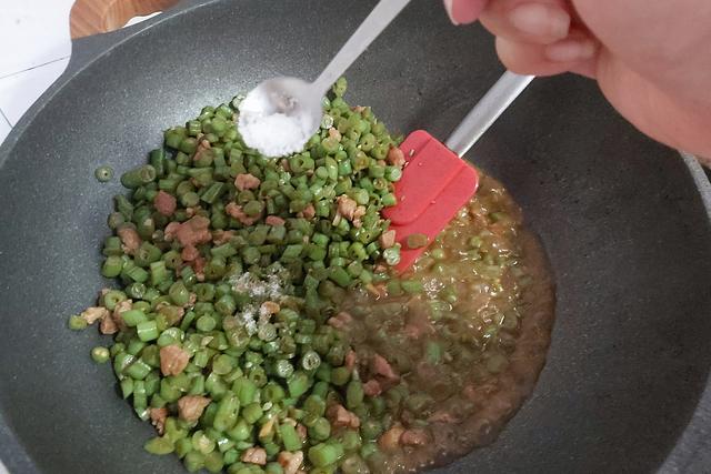 芸豆包子的做法，芸豆香菇馅包子的家常做法（教你东北芸豆包子的做法）