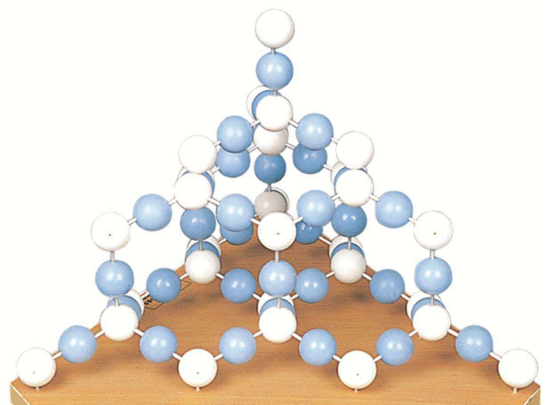 钻石的密度，钻石的密度比水晶的密度大（天王星和海王星的逆天功能）