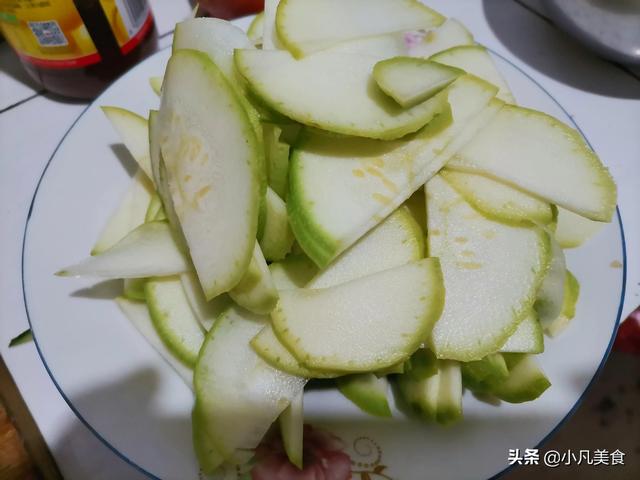 西葫芦炒鸡蛋怎么做好吃，怎样做美味的黄瓜西葫芦炒鸡蛋（西葫芦炒鸡蛋、简单好吃的一道家常菜）