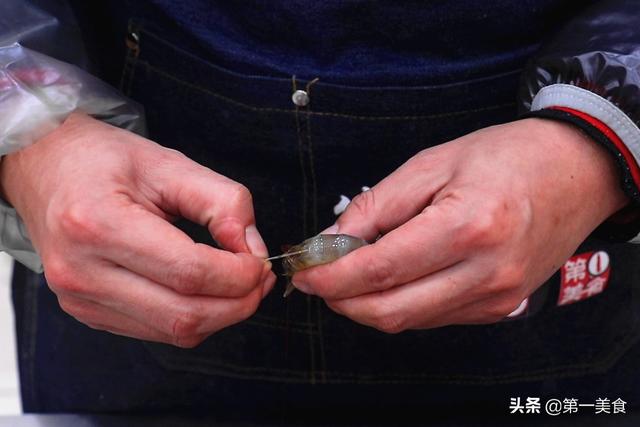 水煮虾蘸料制作方法，水煮虾蘸料怎么调好吃（广式白灼虾不是简单水煮）