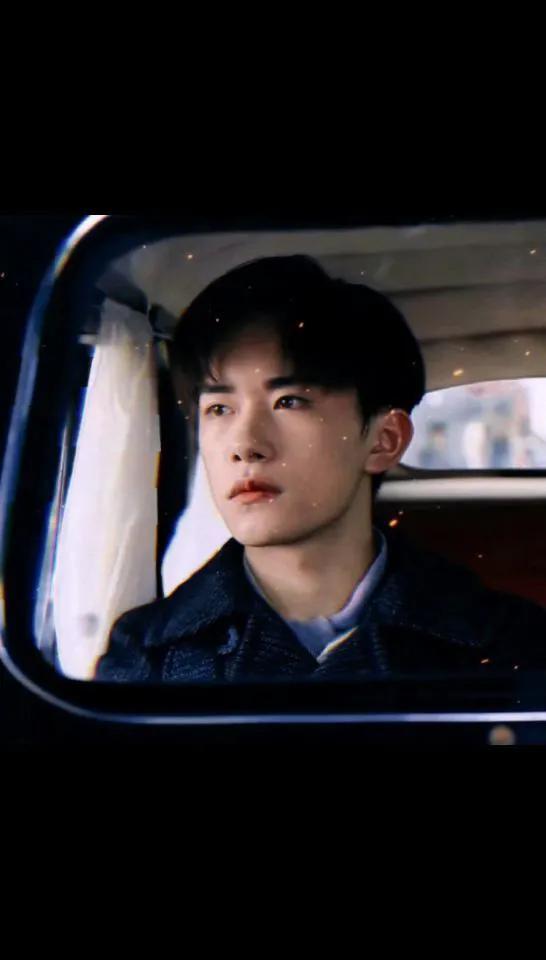 易烊千玺的星座，易烊千玺星座头像微信（收集近期绝绝子的易烊千玺头像）