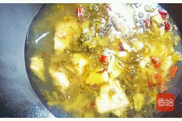 酸菜鱼火锅怎么做，酸菜火锅鱼怎么做好吃（这样做家庭版麻辣酸菜鱼火锅）