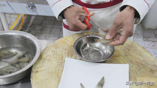 麻辣大虾的家常做法，红焖麻辣大虾家常做法（饭店大厨告诉你香辣虾这样做更好吃）