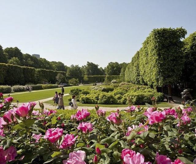 情侣约会亲亲适合去哪些场所，情侣想亲亲去哪约会（世界上的15个完美接吻地）