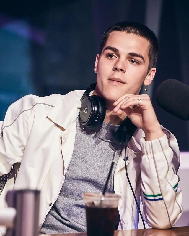 aj 是什么，aj系列所有款式图片（18岁美国新生代男歌手高高瘦瘦白白净净）