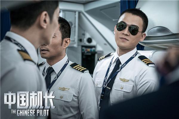 极寒降临生死命悬一线是什么电影，关于极寒的电影（电影《中国机长》预告揭秘万米高空惊险瞬间）