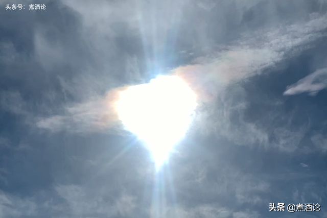 唯美清新爱心天空美图，唯美清新爱心天空美图大全（故宫上空现七彩祥云）