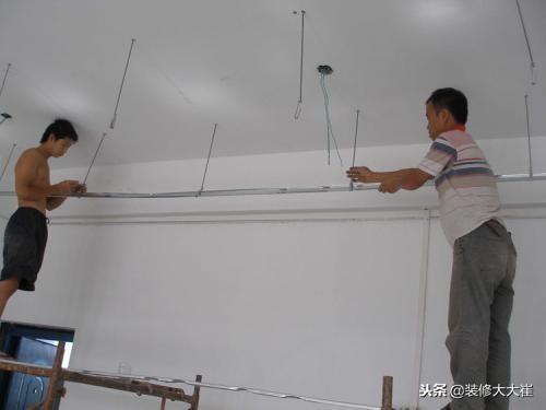 吊顶安装龙骨需要注意什么，客厅石膏板吊顶需要注意些什么呢