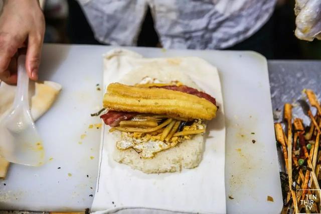 酸奶麻花能放多久 武汉粮道街酸奶大麻花哪个味道最好吃，酸奶麻花能放多久（我们翻遍了武汉的12条街）