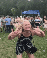 梦见自己穿裙子，梦见自己穿裙子是怎么回事（老婆第一次穿裙子坐公交吓得身后的小哥连连后退）