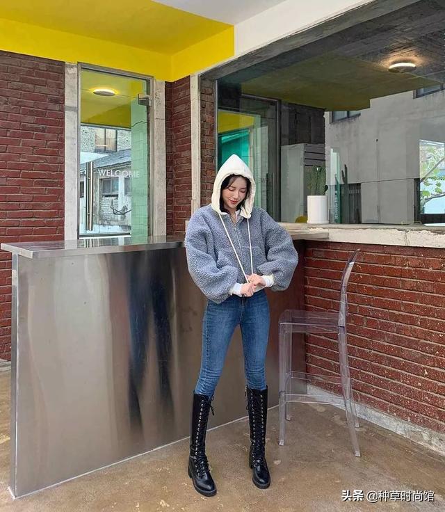 请问卫衣绒英文怎么讲，绒衣用英语怎么说（卫衣内搭的N种方法）