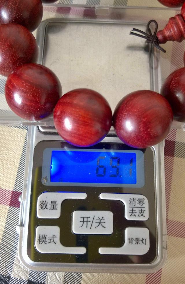 紫檀手串怎么鉴别，鉴定小叶紫檀的5种方法