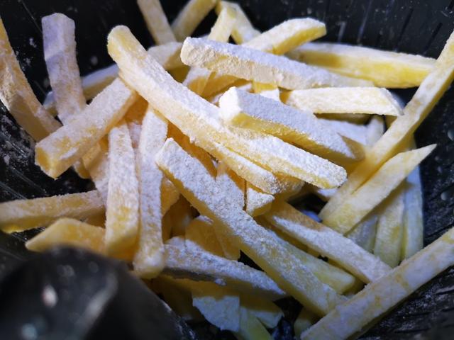 炸薯条怎么做才又香又脆，怎么炸出又香又脆的薯条（和肯德基的一样好吃）