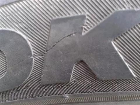 轮胎侧面轻微鼓包，轮胎鼓包一定会爆胎吗（轮胎出现这4种情况）