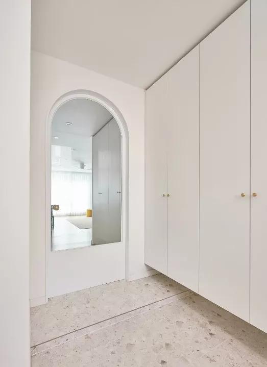 换鞋凳选购的技巧有哪些，换鞋凳买哪种好（衣柜+鞋柜一体设计正流行）