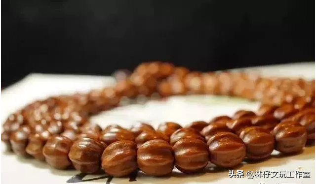 适合做手串的植物种子，适合做手串的植物种子是什么（这些路边捡的树籽儿串成手串）