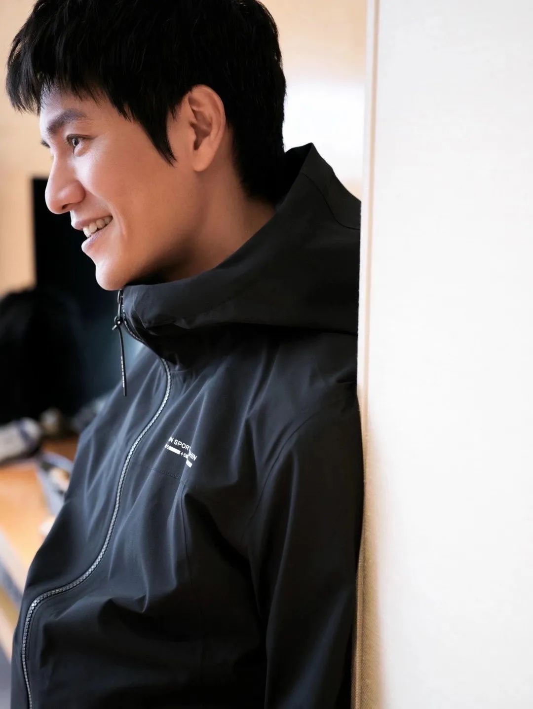 云南少数民族服饰，云南各民族的服饰（体育生羽绒服火了）