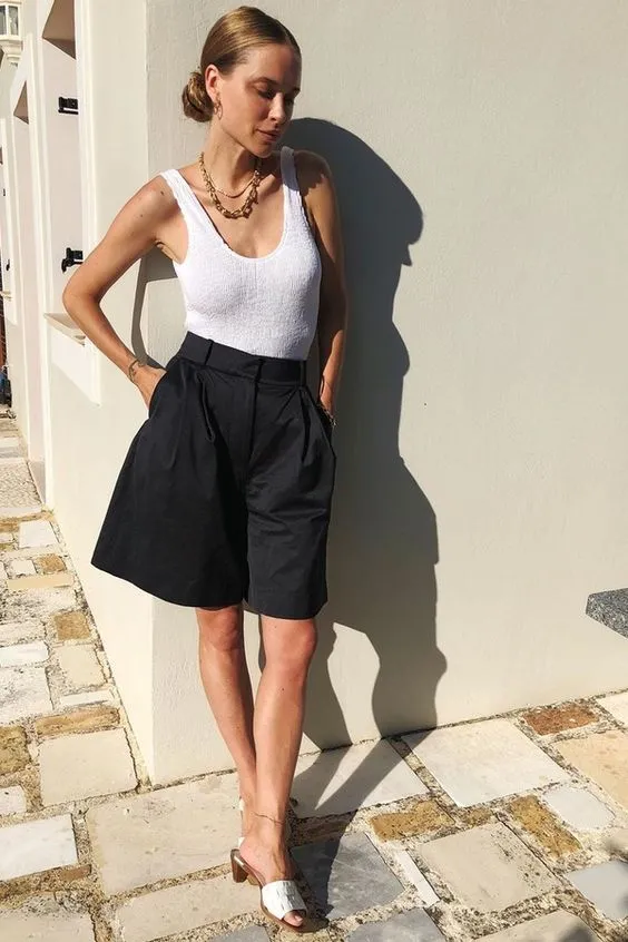 腿粗穿什么短裤，腿粗应该穿什么样的短裤（显瘦竟靠一条“大短裤”）