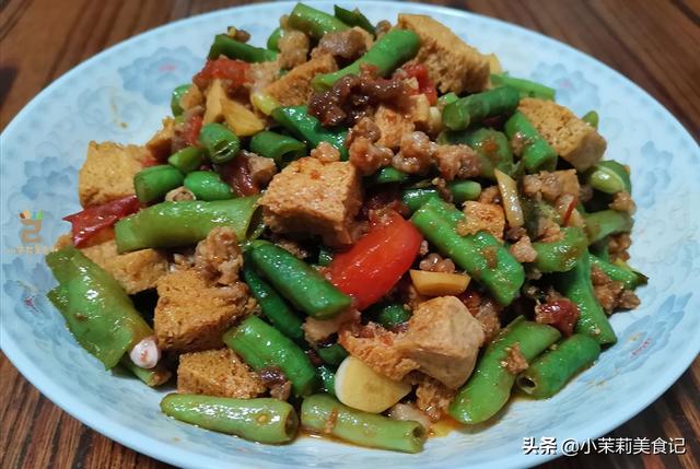 炒豇豆角用焯水吗，炒豇豆要焯水吗（豆角清脆入味不夹生）