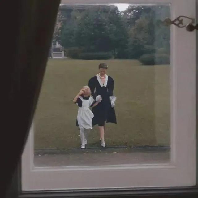 高级背景图，高级背景图片ins黑色（复古高级感背景图）